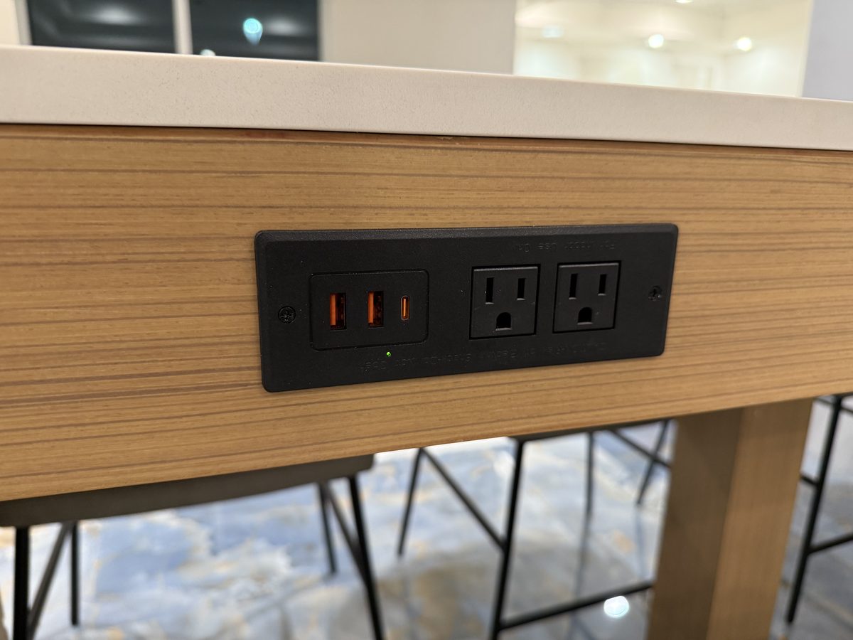 Professional outlet and USB charging port installation in Jacksonville FL